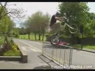 Hardcore Trial Bike - Street Style