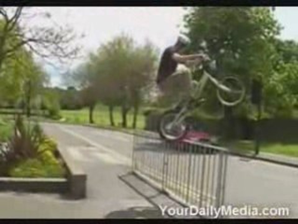 Hardcore Trial Bike - Street Style