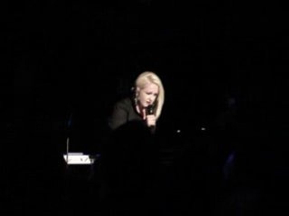 Cyndi Lauper - Grab a hold [Live in Paris, Bataclan]