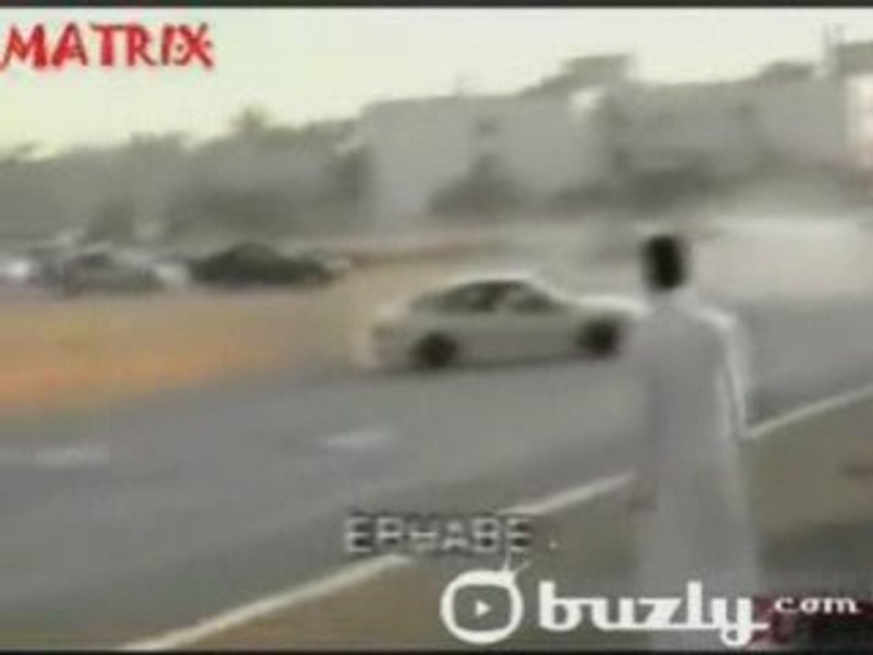 VOITURE un conducteur arabe malade