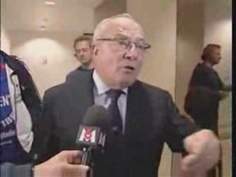 Le patron d'Auxerre s'enerve contre un journaliste