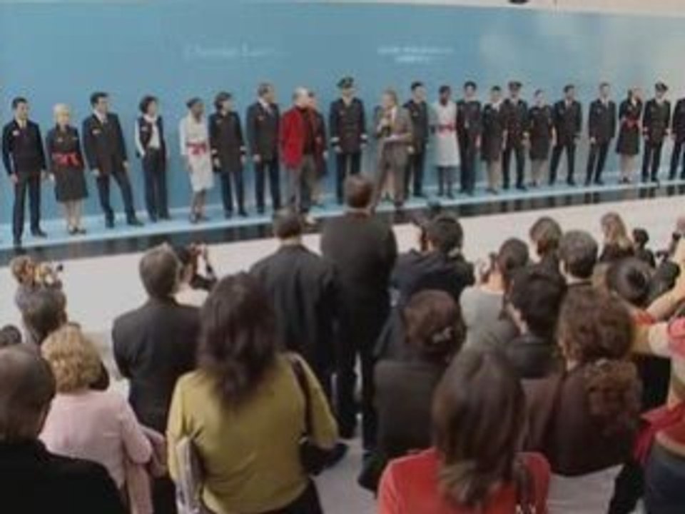 2005, le nouvel uniforme de Christian Lacroix