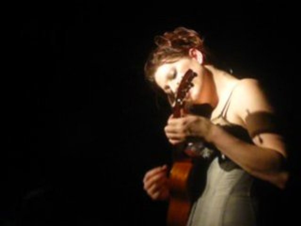 Amanda Palmer - Creep (ukulele) - Paris La Boule Noire