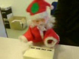 pere noel de ouf reprend max boulbil au piano