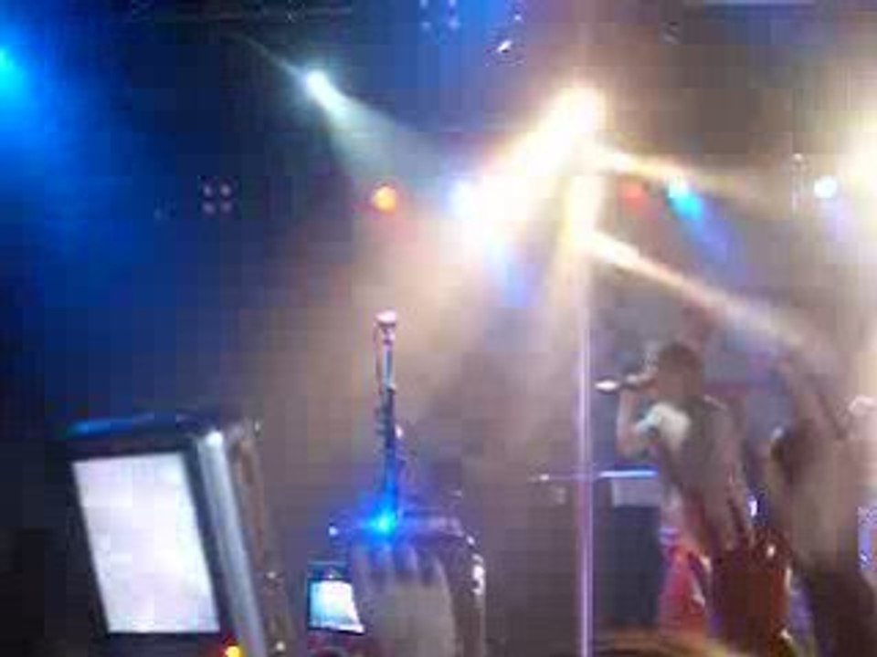 Put your hands up :o <3