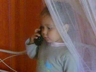 Emma fait sa fofolle au tél