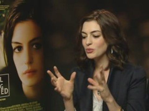 Anne Hathaway talks about Alice In Wonderland