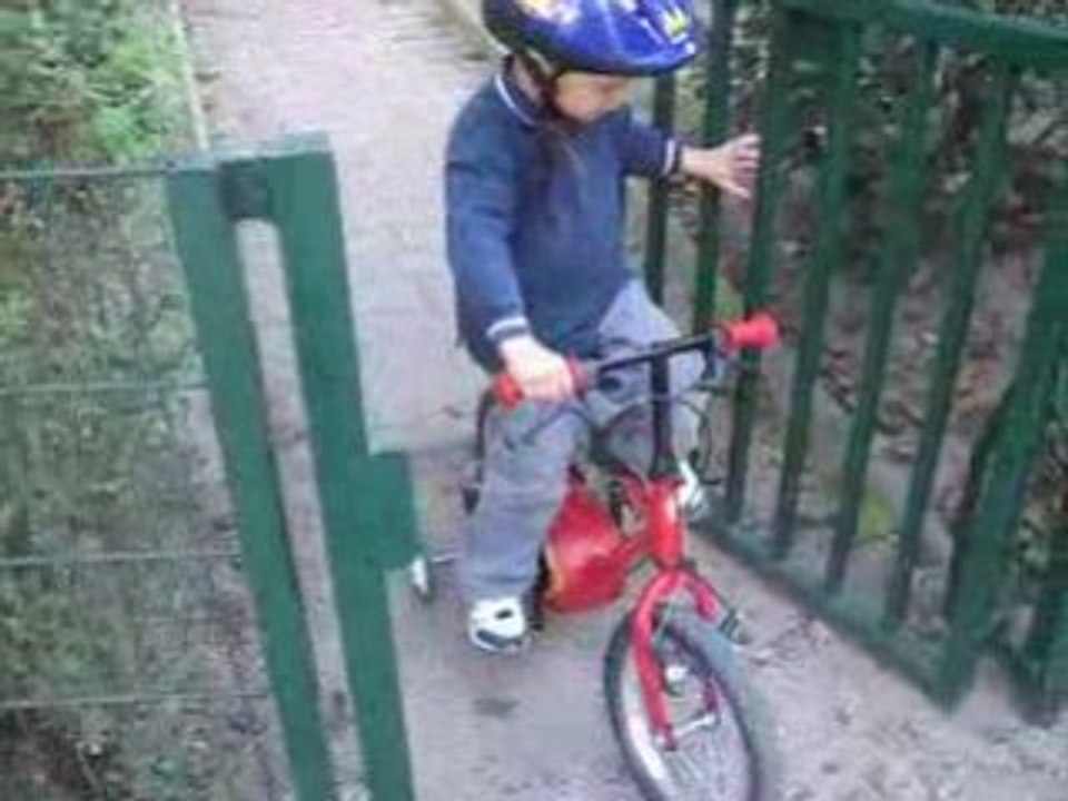 Maxime fait du vélo