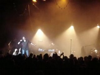 XI-Patrick Fiori chante Grégory LEMARCHAL avec le public!