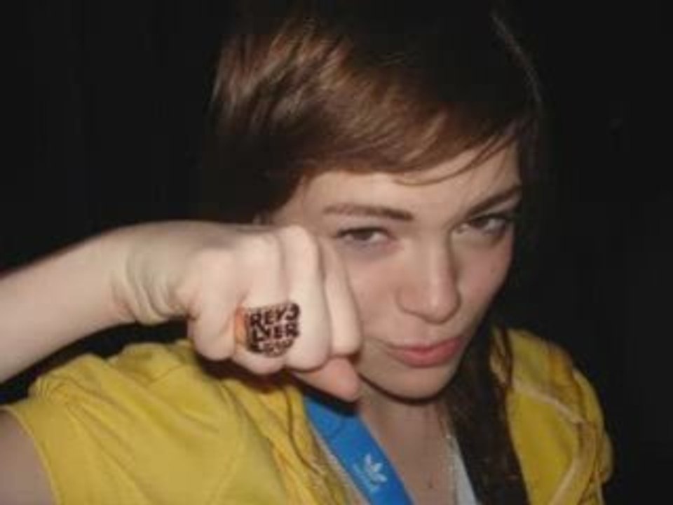 Crystal Castles vs Uffie - [Make It Hot]