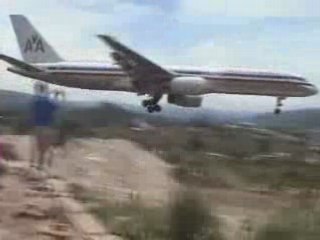 Amazing Boeing 757 Landing