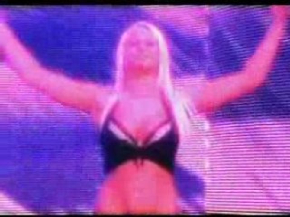 Maryse_New_Tron(2)
