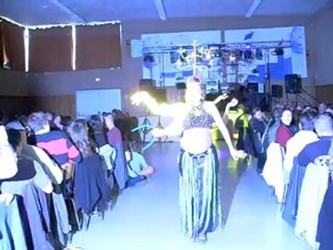 Les Roses Orientales : danse avec le chandelier