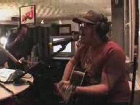 Fall Out Boy I don't care live lesi (NRJ)