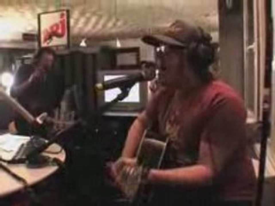 Fall Out Boy I don't care live lesi (NRJ)