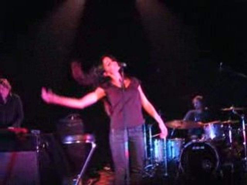 Jenifer Carry le Rouet comme un hic