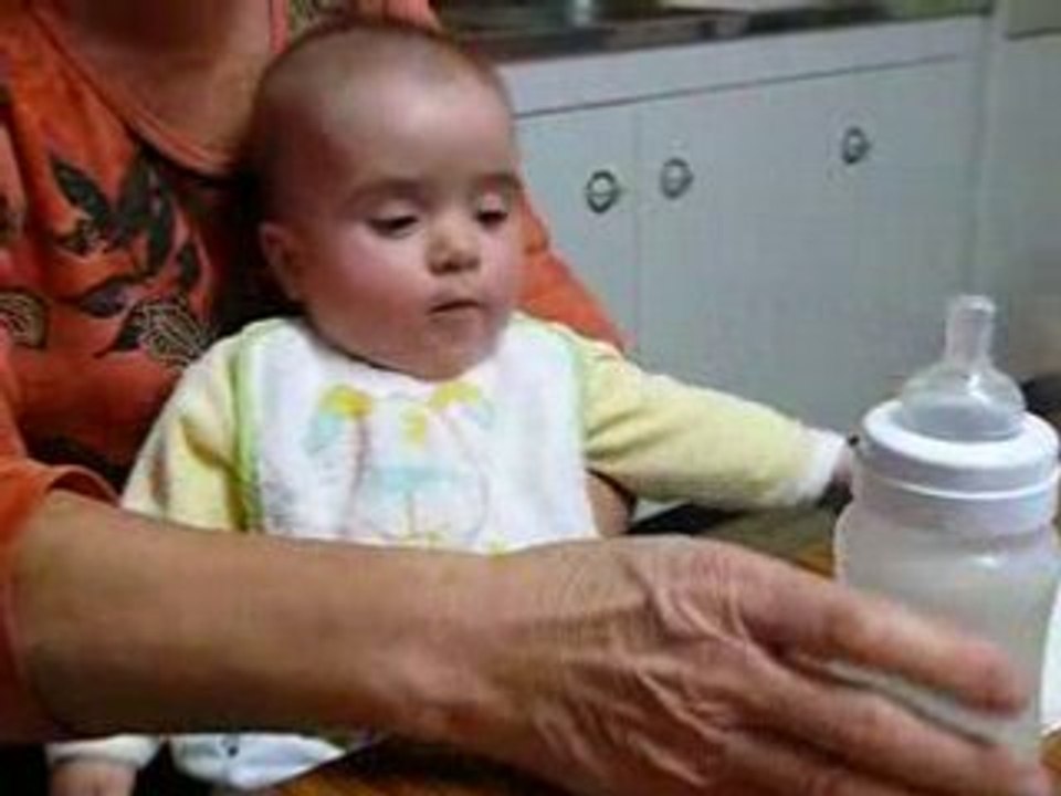 2008.10.20 - vacances à LGB - j'attrape le biberon