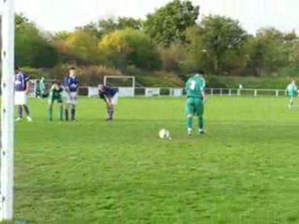 Pénalty raté  Anthony face au gardien de St Malo/St Laurent.