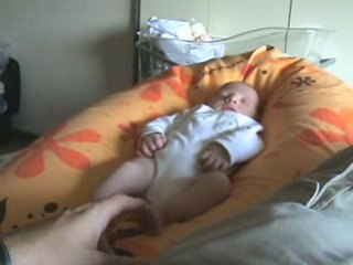 On me touche les pieds quand je dors