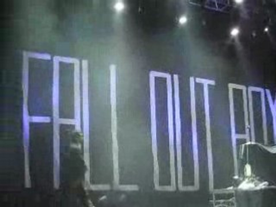 CONCERT FALL OUT BOY LEVER DE RIDEAU