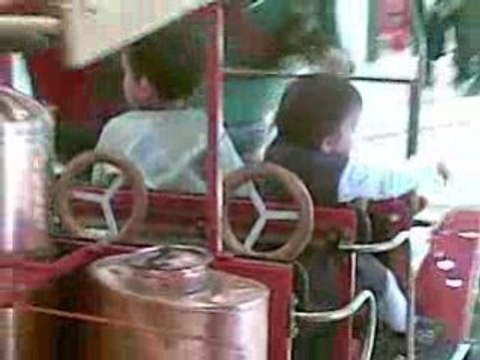 Elise fait du manège 1ère fois