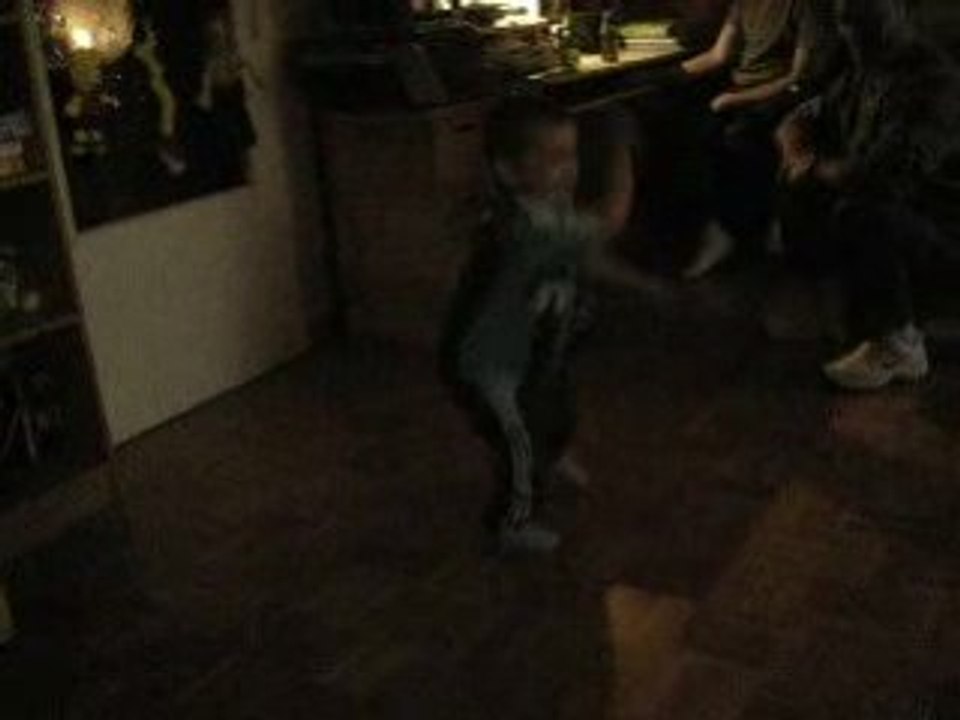 Yoan qui danse le hyp/hop-valse-classic sur "La bohème"