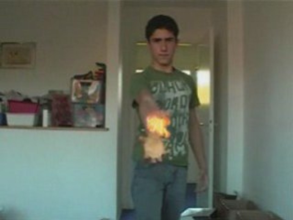 Feu dans la main