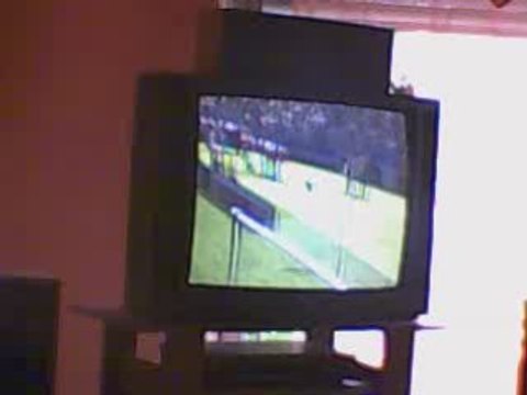 tir de ouf la balle rebondit 2 fois sur la barre