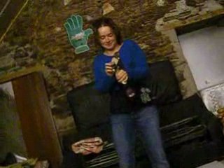 MOi qui ouvre la bouteille