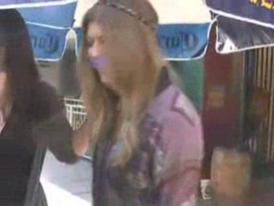 Fergie saindo da Festa após a premiere de Madagascar