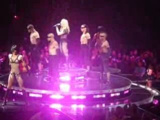 Madonna danse la tektonik