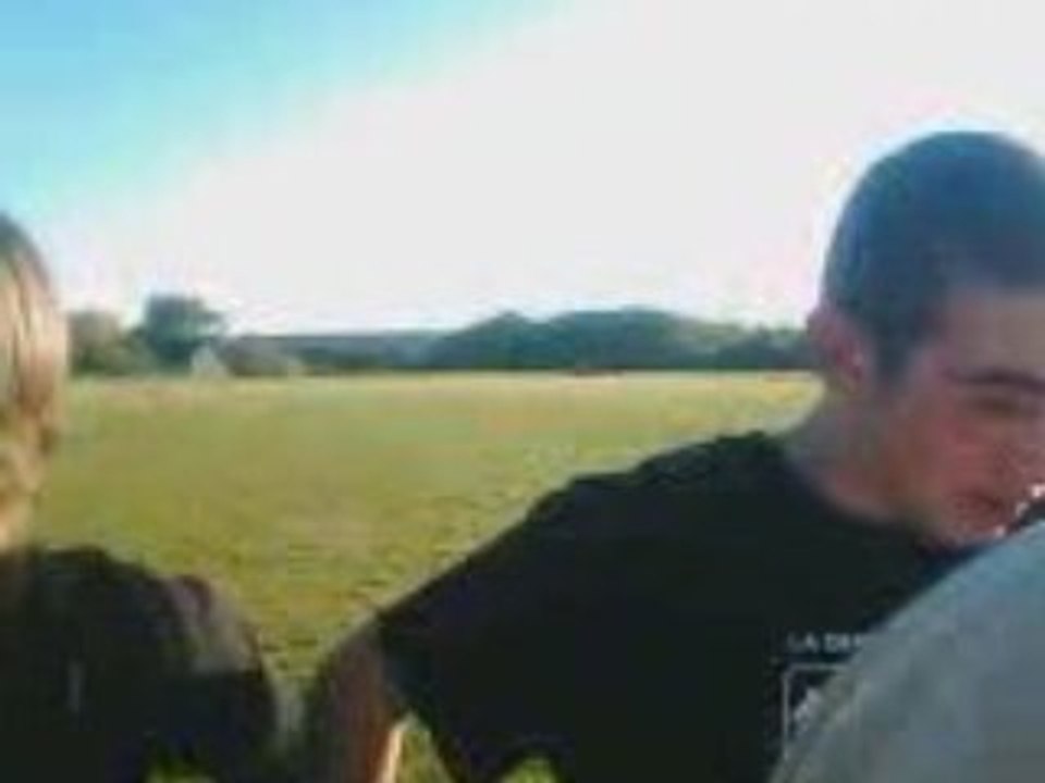 Vide0 tou lm0nd o stad d'orchaise