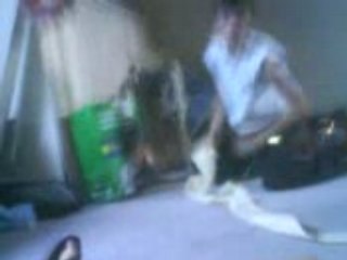 Bizutage de la chambre de thomas à coup de PQ