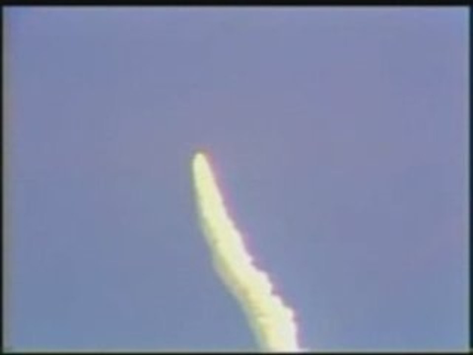 Etrange objet avant explosion de Challenger
