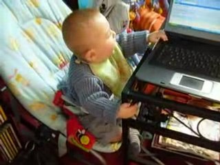 Kerwan 8 mois tout a la force des bras! :-)