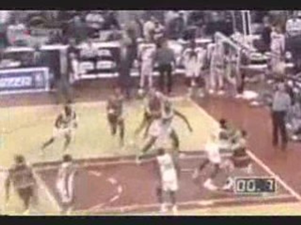 NBA BASKETBALL - Mickael jordan for the win