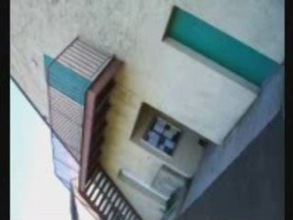 Escalier à la force des bras du PARKOUR-49-LIVE.SKYROCK.COM