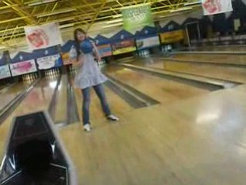 Le mek du bowling et pauline mdr