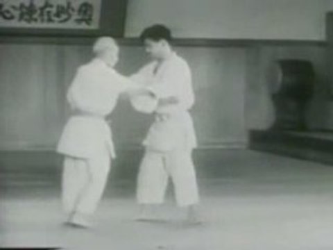 Sode Tsuri Komi Goshi