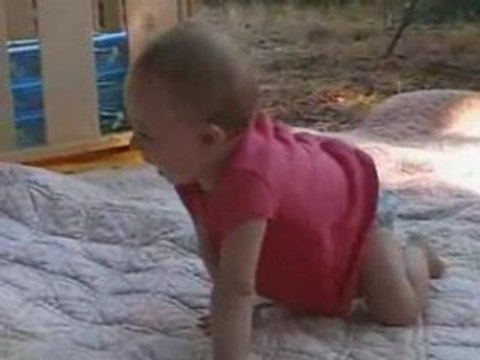 8 mois déjà, je trotte à 4 pattes