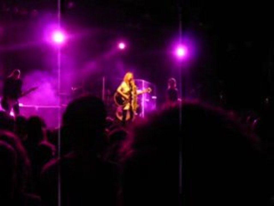 Someone new_extract Elysee Montmartre_28_10_2008