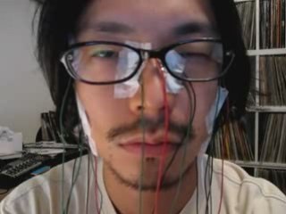 Stimulation electrique faciale  - ( Daito Manabe )