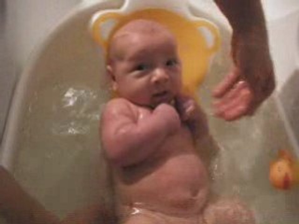 Hugo le reveille le bain et les bisous