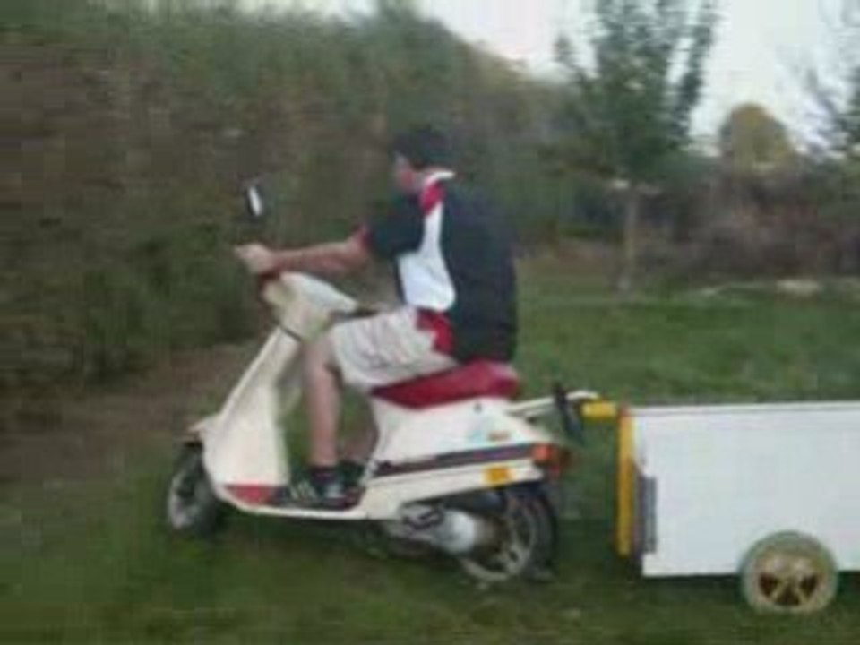 Scoot avec charette