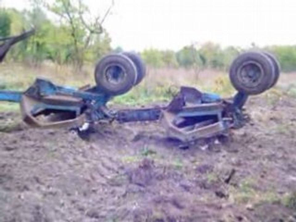 Tracteur valtra au débrousalige fôret de landes video1