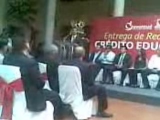 el gobernador de durango, mexico, en entrega de becas