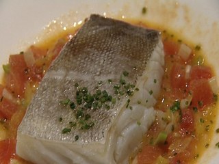 Bacalao con hinojo, naranja y aceitunas
