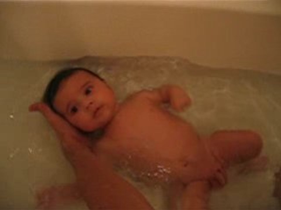 Gabriel dans son bain