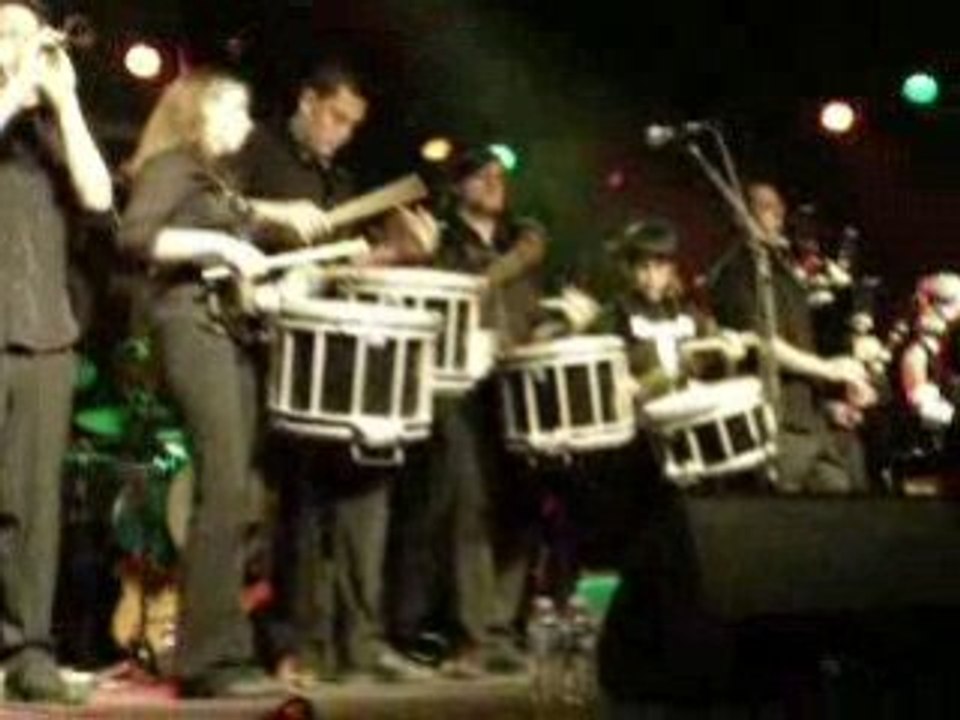 Bagad de Carhaix vs la marche de l'empereur