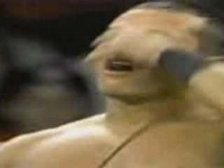 WWE- Rey Mysterio  enlève son masque pour la première fois